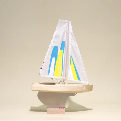 Korrigan Bois naturel / Vernis brillant "Route du Rhum -Destination Guadeloupe" de la Maison Tirot