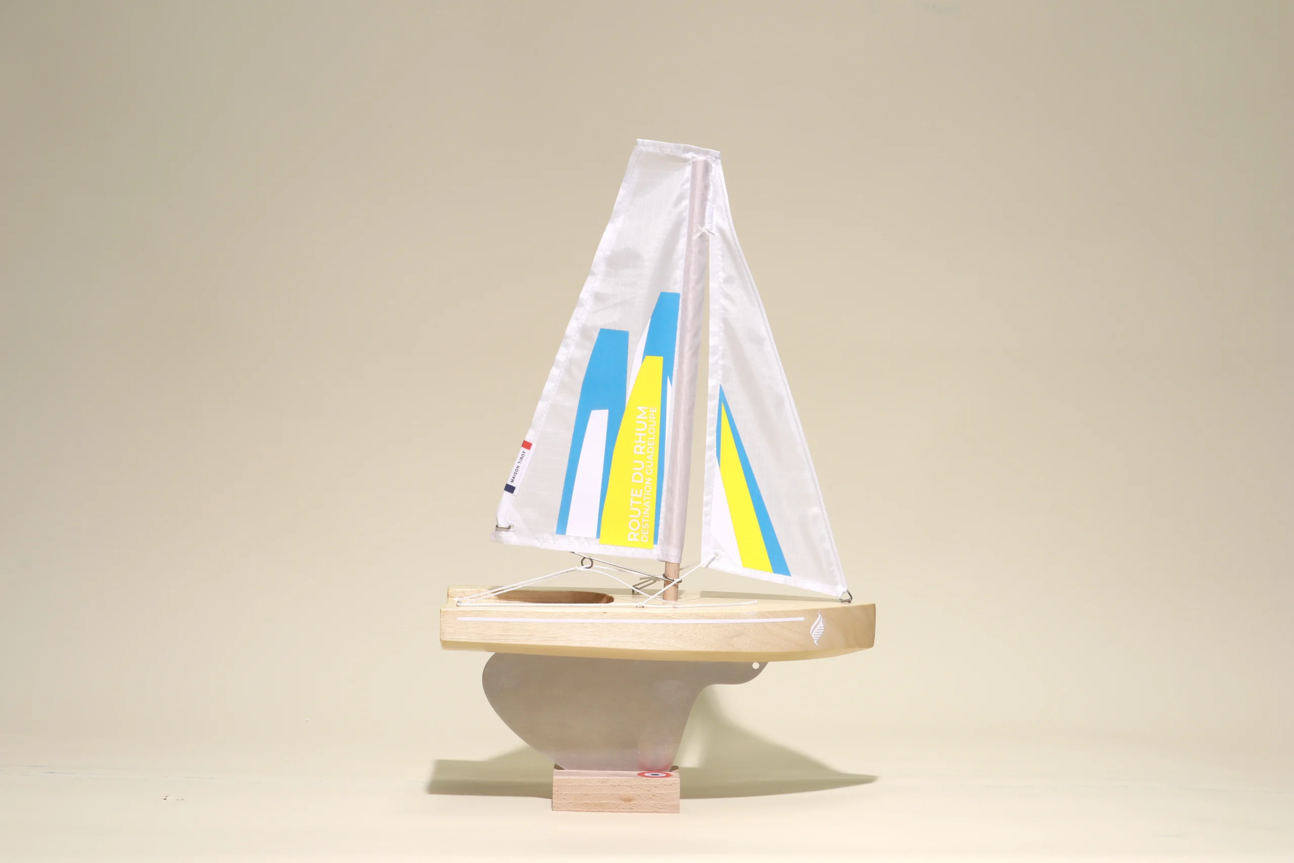 Korrigan Bois naturel / Vernis brillant "Route du Rhum -Destination Guadeloupe" de la Maison Tirot